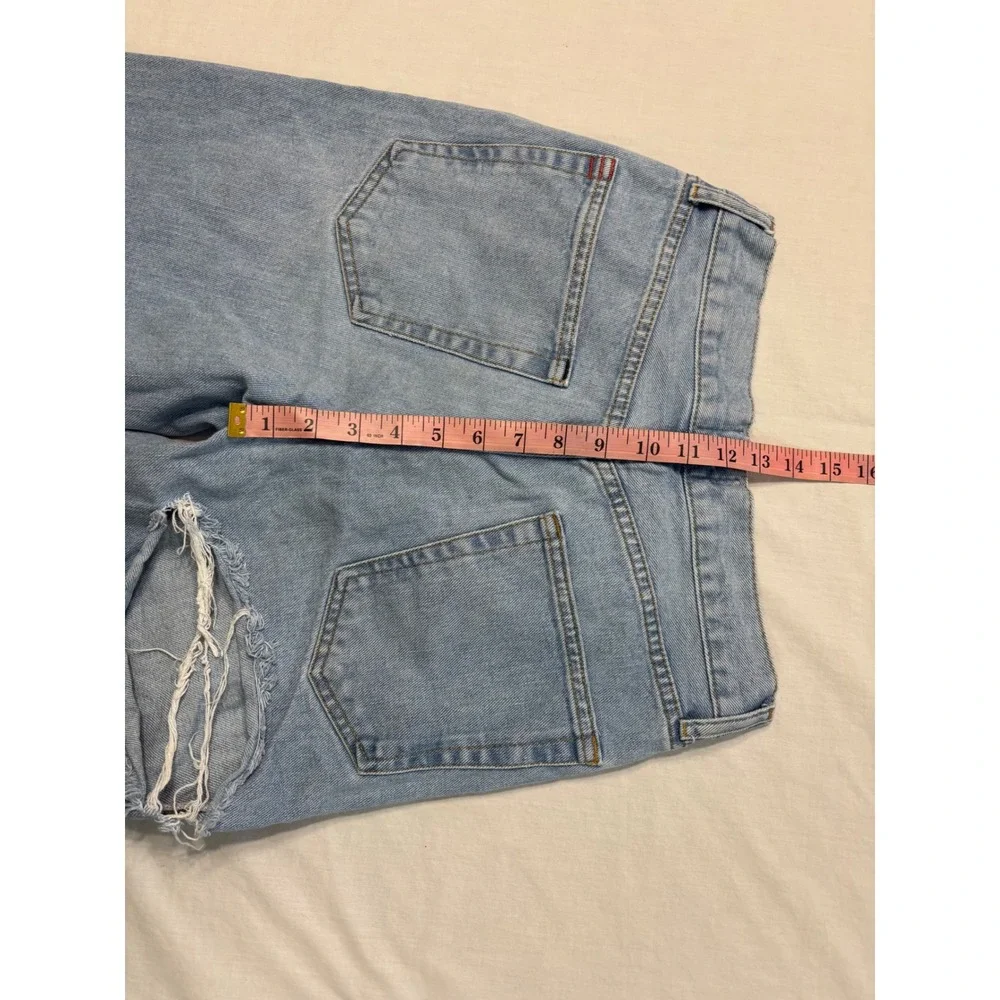BDG Urban Outfitters High-Rise Baggy Distressed Light Wash Jeans Size 26